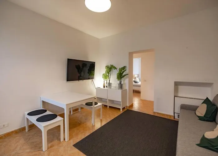 Milan Navigli Ringhiera House